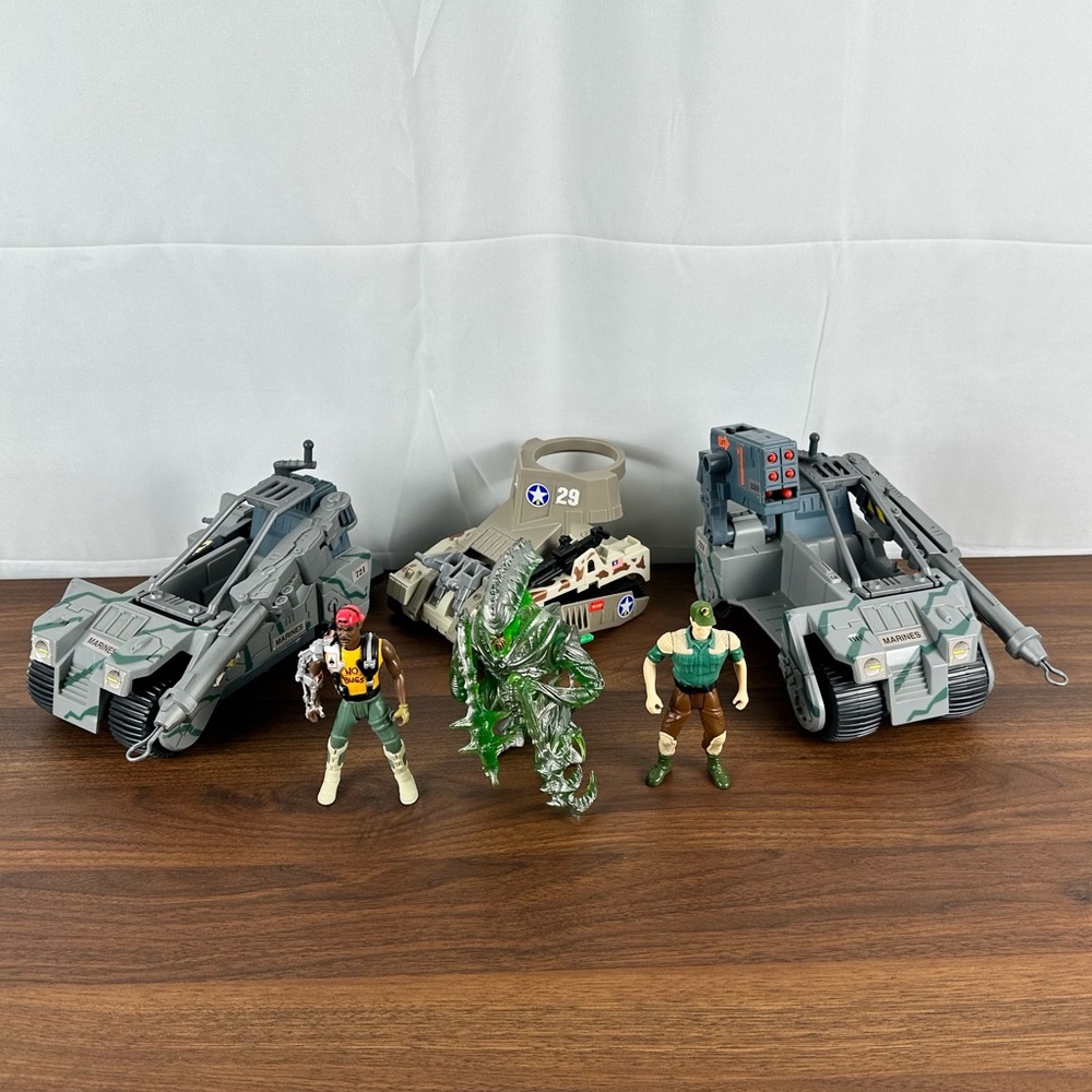 Vintage 1990s 90s Aliens Kenner Toys Vehicle And Action Figure Bundle Lot Of 6